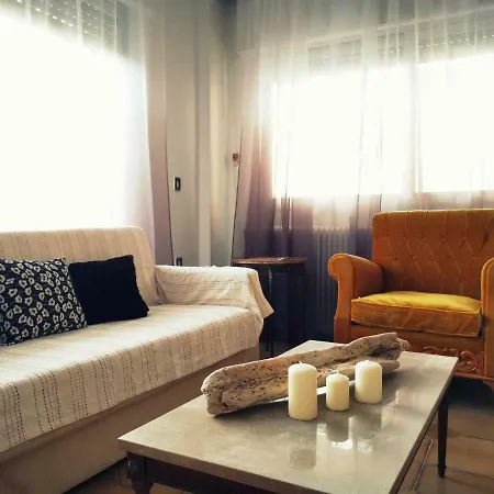 Joel's Big And Cosy Close To The 네오이 에피바타이