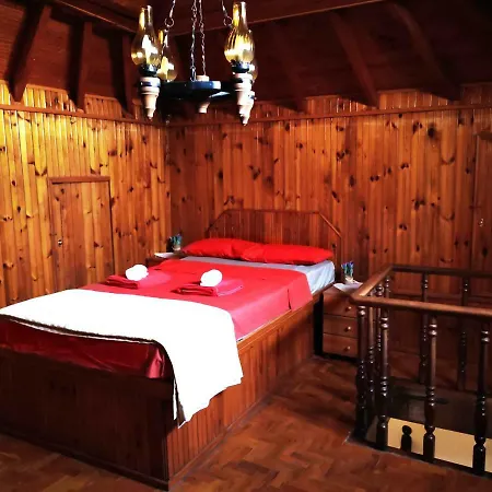Joel's Big And Cosy Close To The Апартаменты Неи-Эпиватай