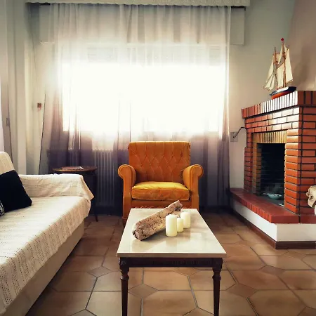 Joel's Big And Cosy Close To The * Неи-Эпиватай