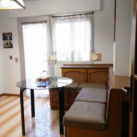 Joel's Big And Cosy Close To The * Неи-Эпиватай