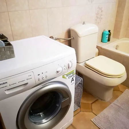Joel's Big And Cosy Close To The